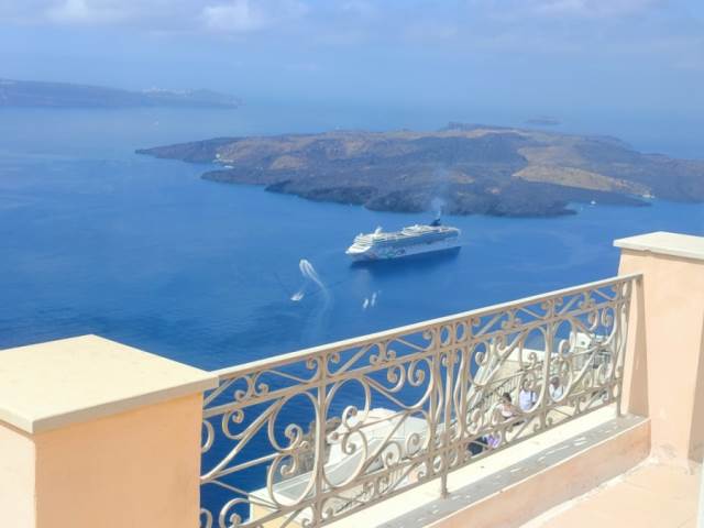 (For Rent) Residential Floor Apartment || Cyclades/Santorini-Thira - 120 Sq.m, 4.000€ 